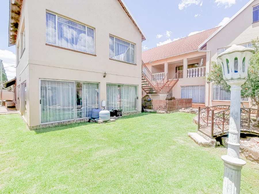 7 Bedroom Property for Sale in Parklands Western Cape